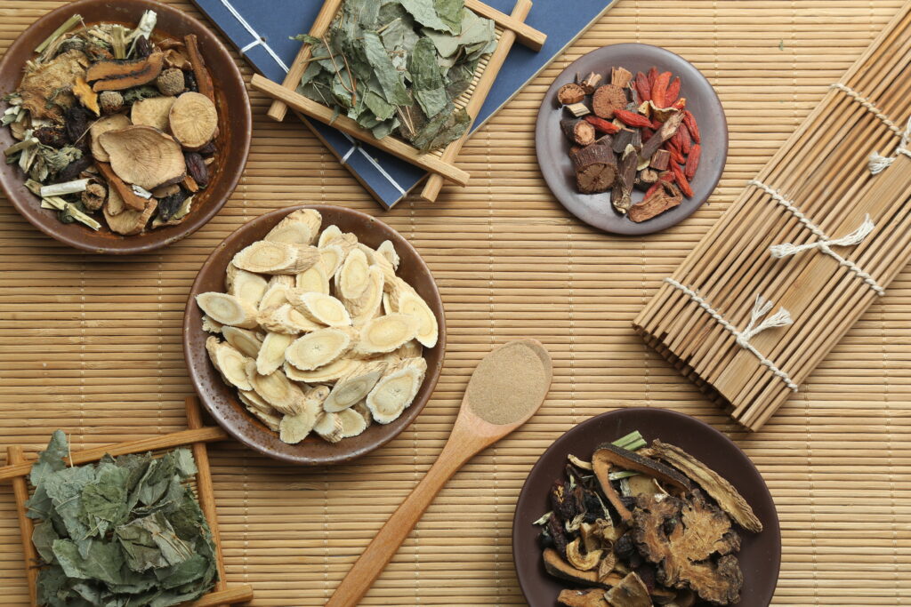 traditional chinese medicine treats back pain