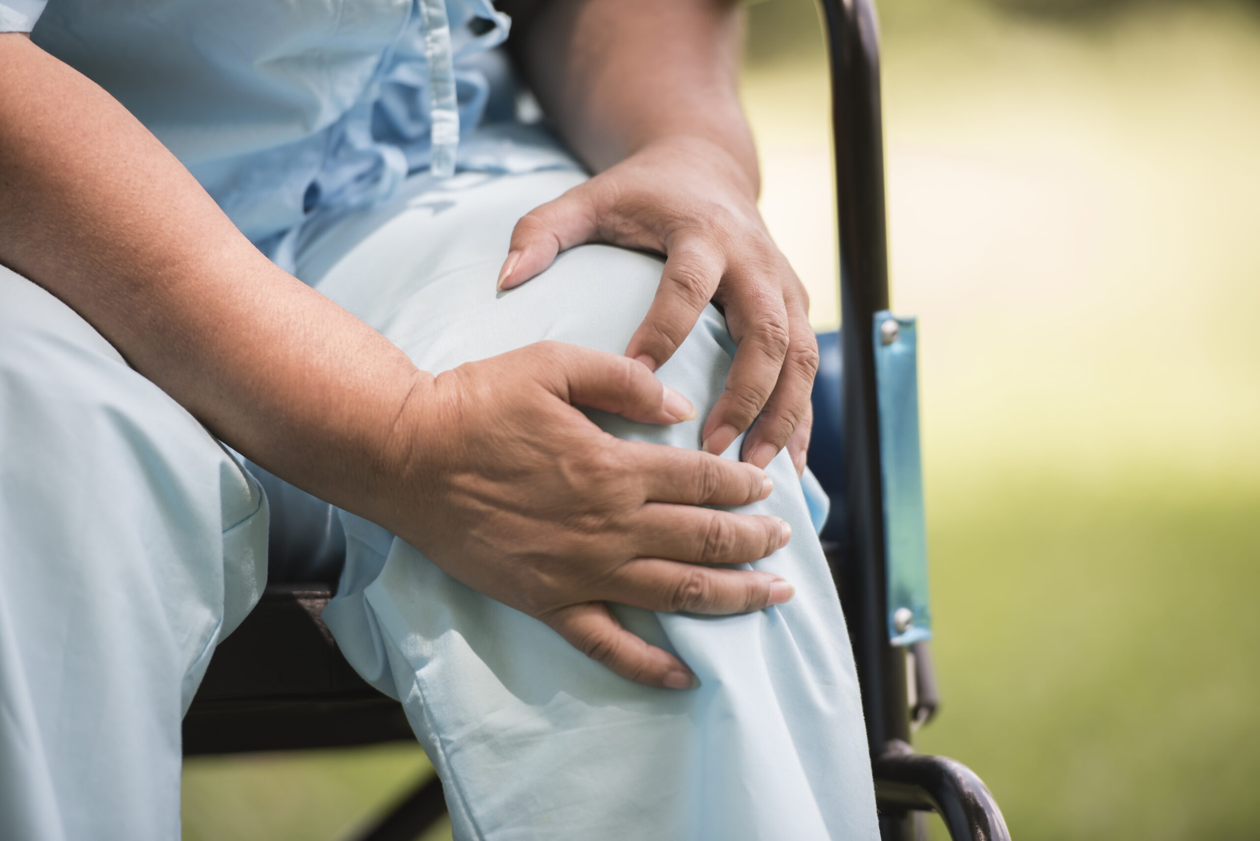 TCM for Knee Pain Relief: What to Expect During Treatment